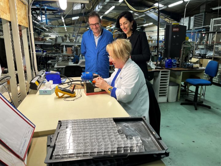 Visite de la sous-préfète de Clermont à TEC Automatismes et Seicer